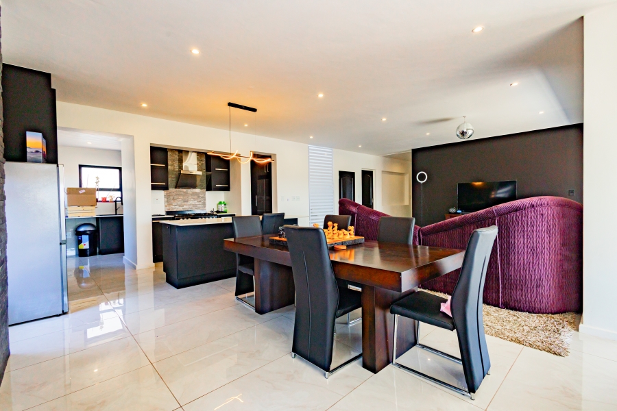 4 Bedroom Property for Sale in Oude Westhof Western Cape